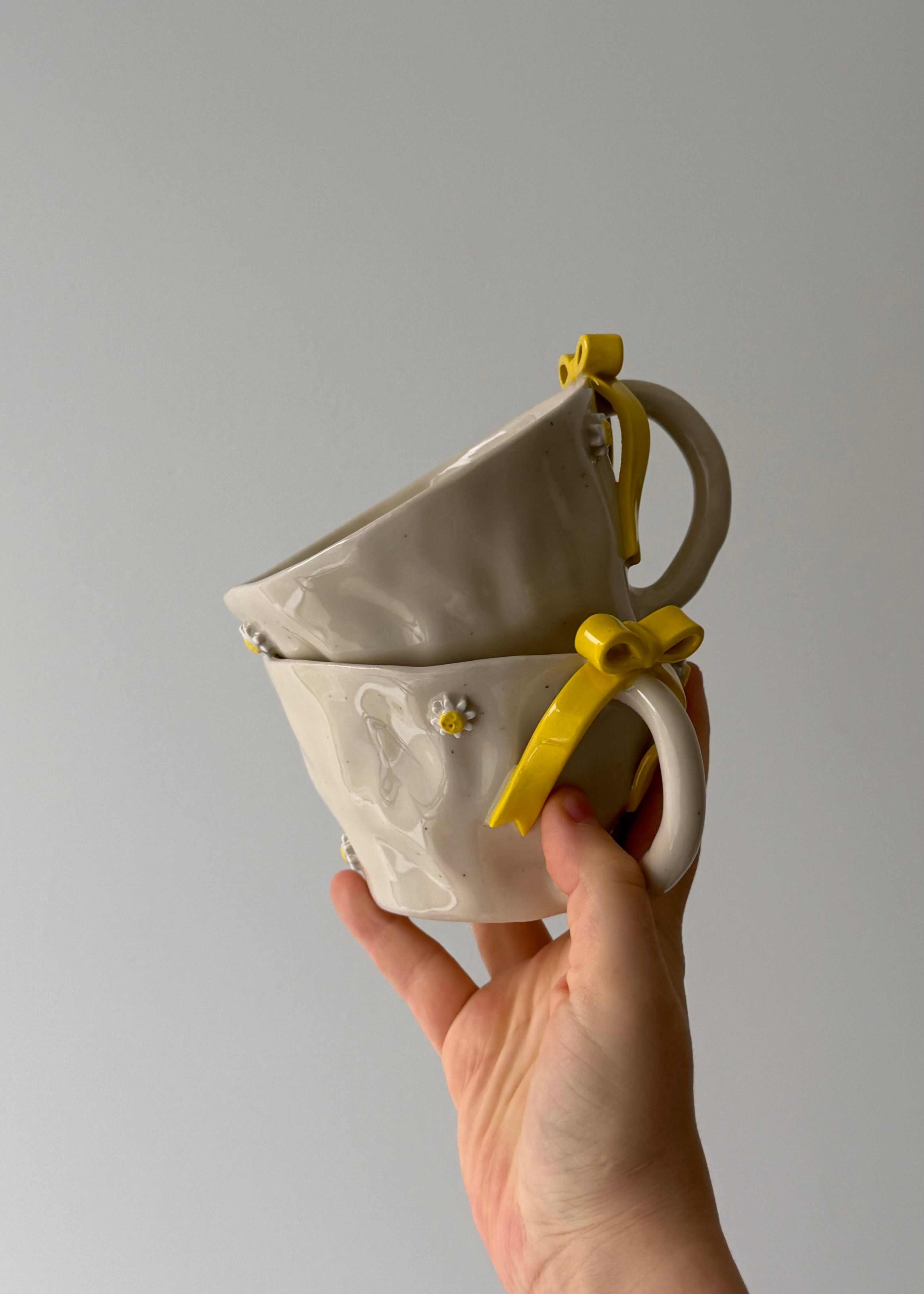 Bow & daisy mug