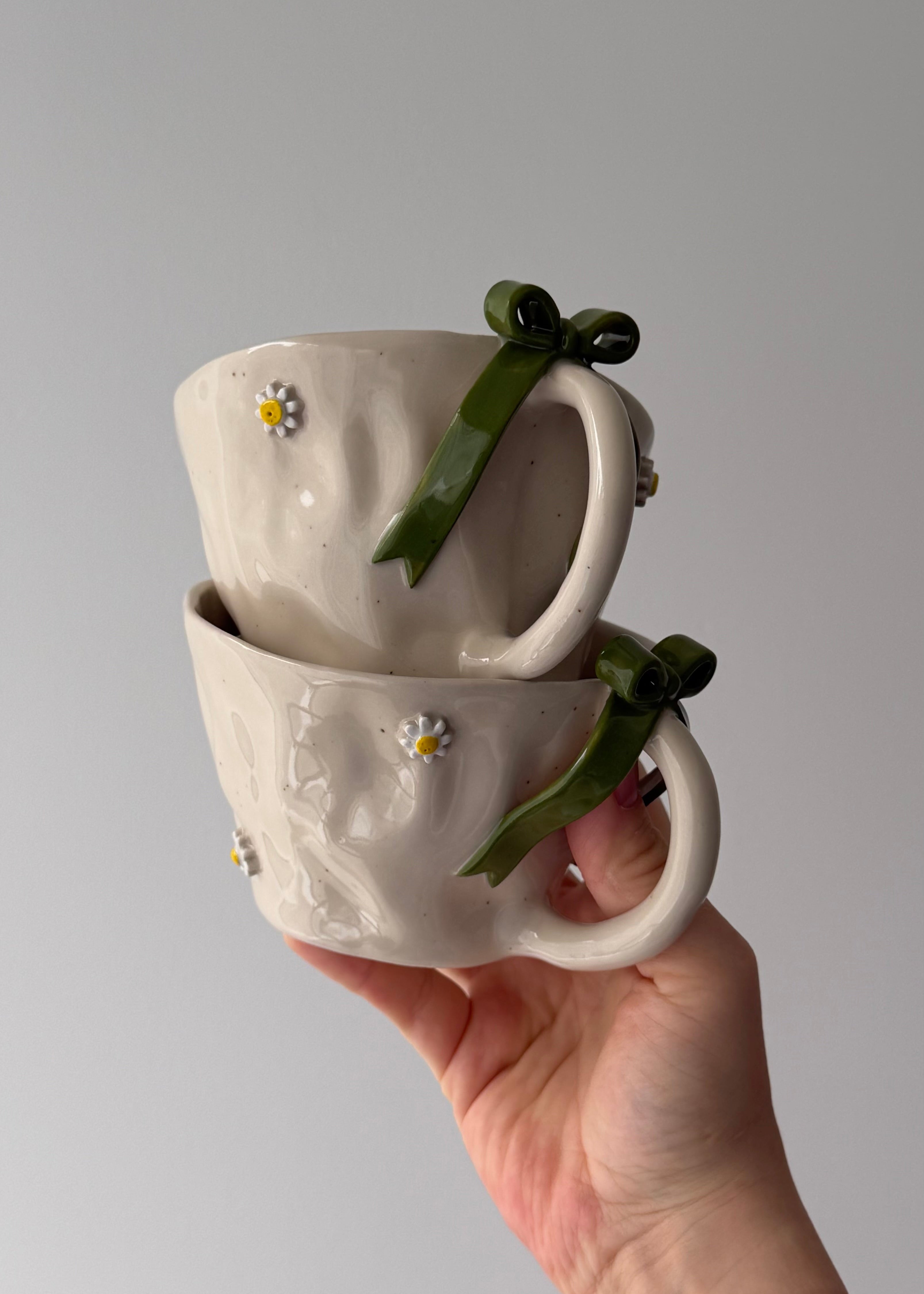 Bow & daisy mug