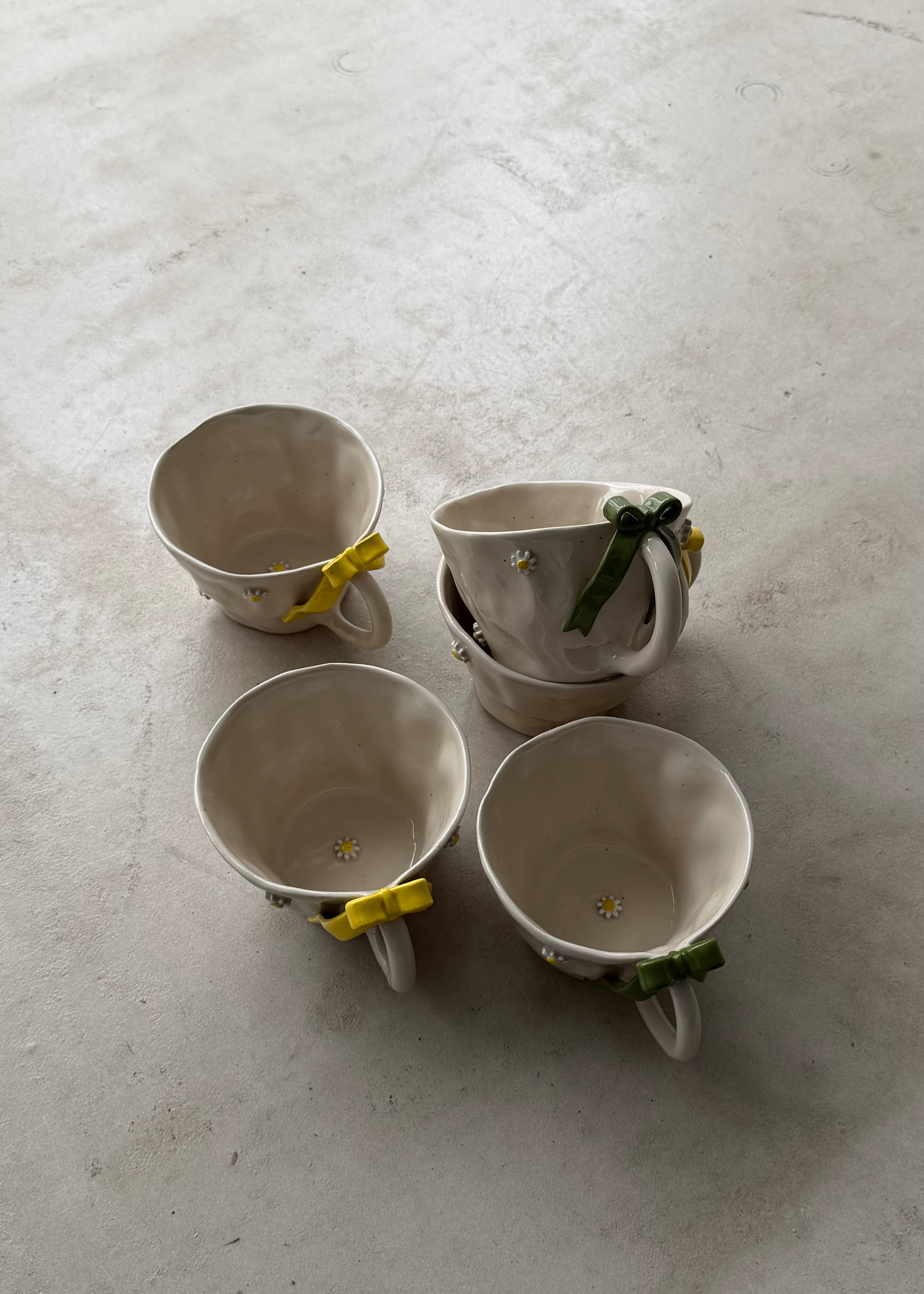 Bow & daisy mug